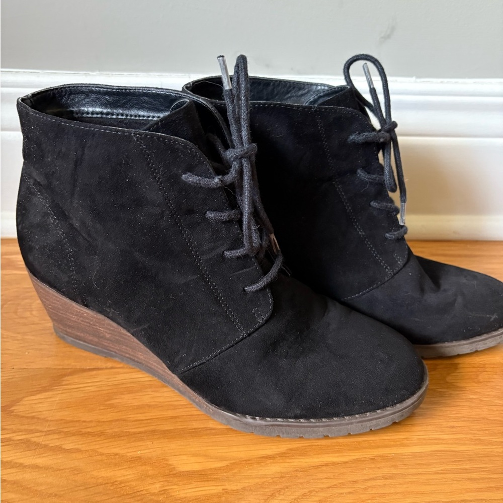 Stylish Black Suede Wedge Shoes